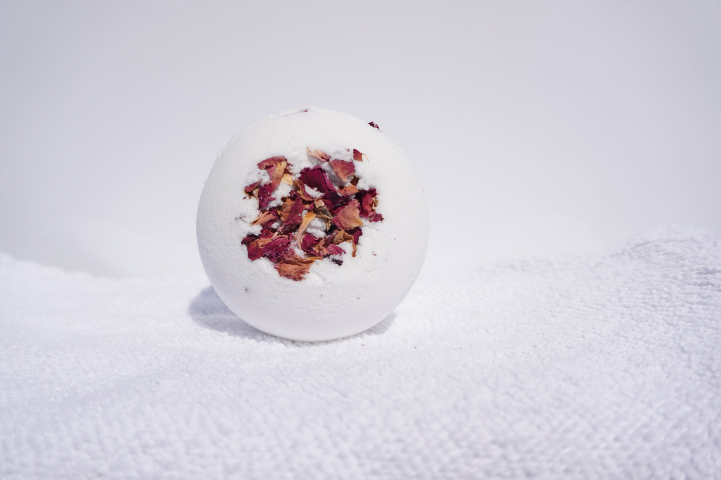 Rose Petals Bath Bomb (5 oz)